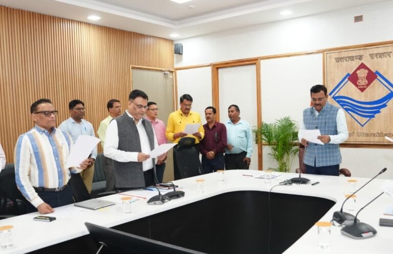 मुख्य सचिव आनंद बर्द्धन ने दिलाई एकता एवं अखंडता की शपथ