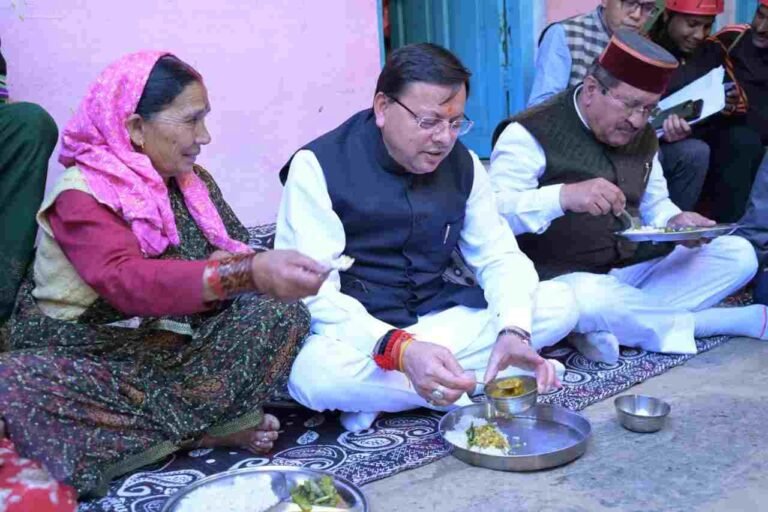 लोकपर्व इगास पर रुद्रप्रयाग के आपदा प्रभावित परिवारों के बीच पहुँचे सीएम धामी, मुख्यमंत्री ने किया आपदा प्रभावित क्षेत्र भौंर का स्थलीय निरीक्षण